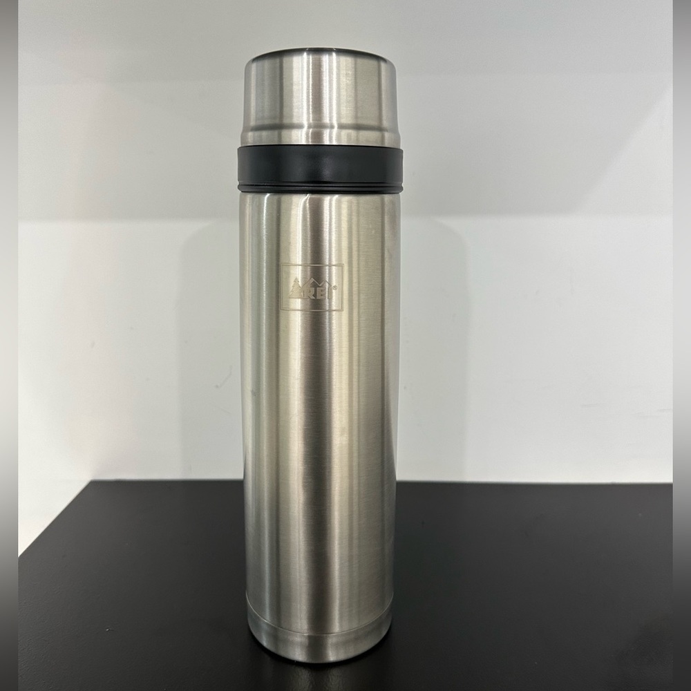 AREI STAINLESS STEEL THERMO BOTTLE. 32 OZ